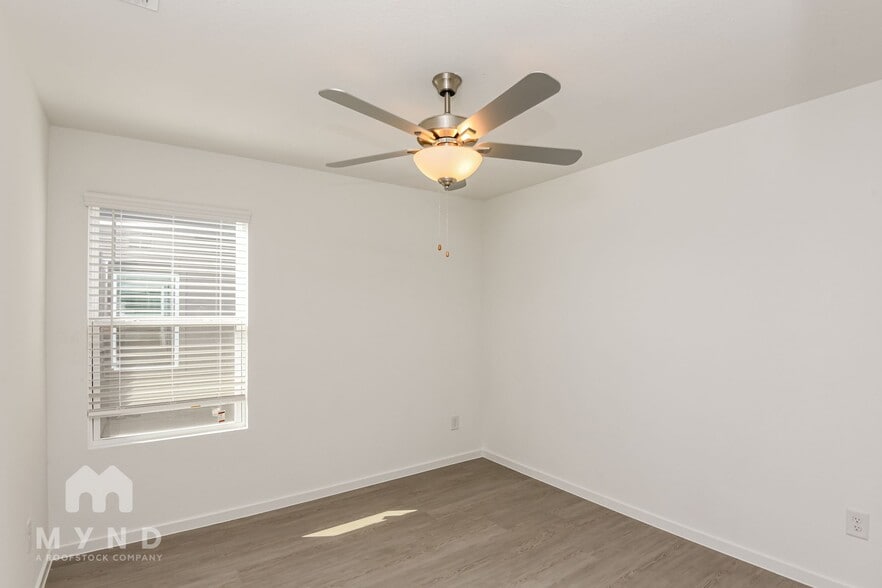 Building Photo - 2700 Mistwood Dr