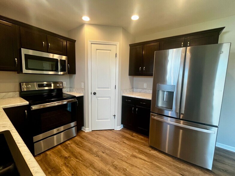 Building Photo - 1630 Teniente Ct