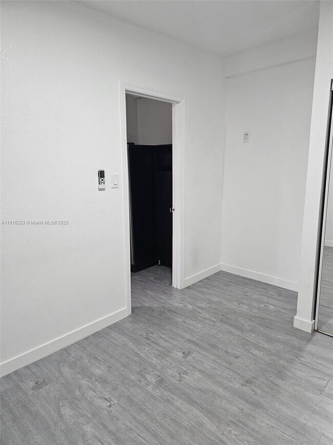 Building Photo - 23 Miami Gardens Rd