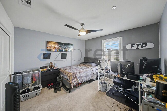 Building Photo - Unit