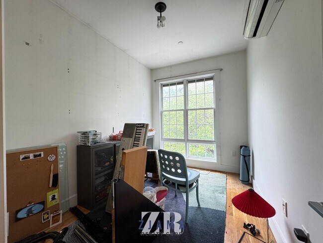 Building Photo - 731 Greene Ave