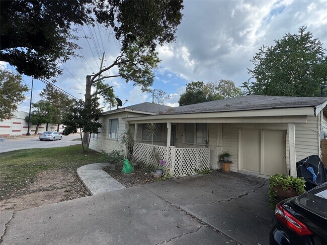 Primary Photo - 4511 S Main St