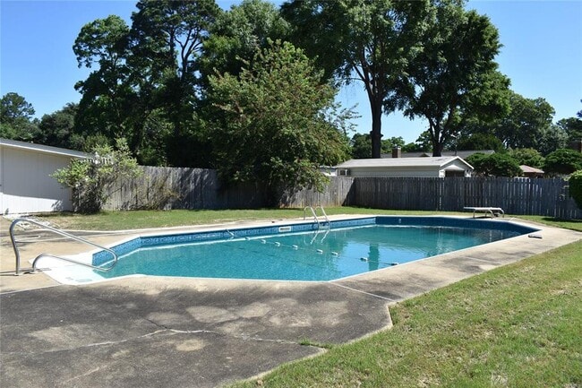 Building Photo - 414 Arrowhead Dr