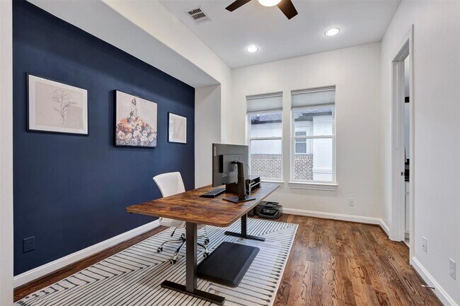 Building Photo - 1818 Dart St