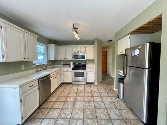 Building Photo - Charming 3-Bed Home Near CSU with Spacious...