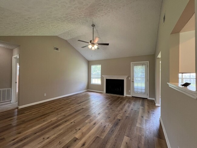 Building Photo - 3 bedroom 2 bath in Goshen Hills