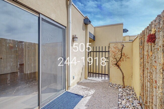 Building Photo - 876 Tramway Ln Ct NE