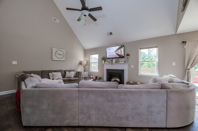 Building Photo - 425 Sea Buoy Ln