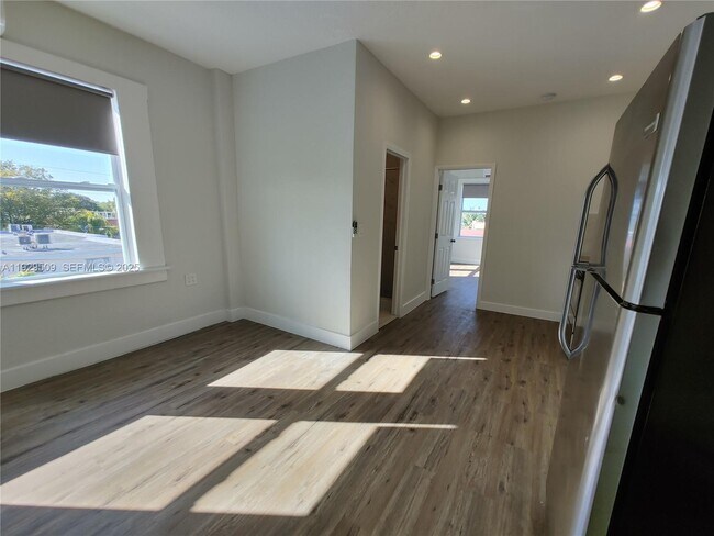 Building Photo - 1629 SW 6th St