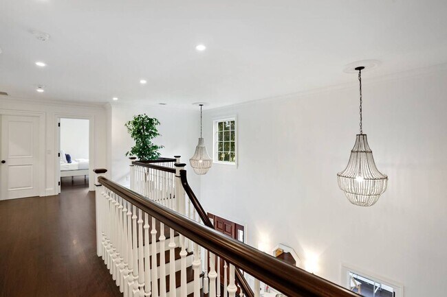 Building Photo - 50 Narrow Ln