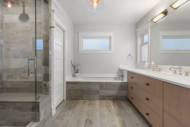 Building Photo - 1516 NW 25th Ave