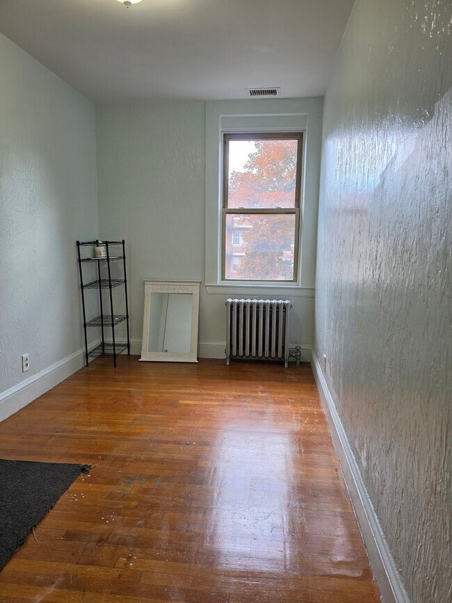 Building Photo - 65 Whiting St