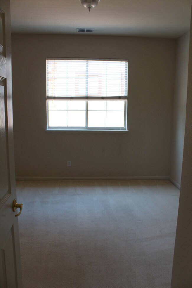 Building Photo - 2228 Lenox Plz