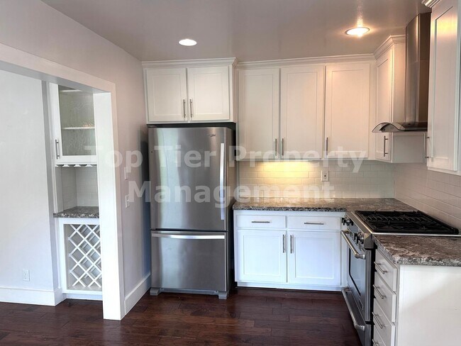 Building Photo - Very Charming, updated 2 Bd/1 Ba, 1178 sf Single-Family House in Lafayette available May 14th for...