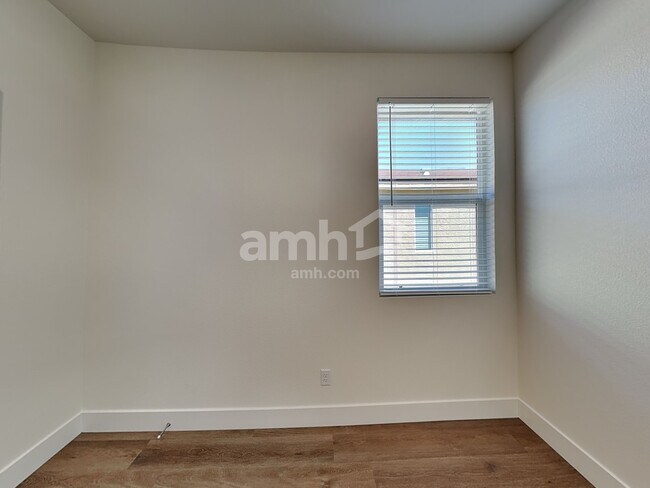 Building Photo - 522 Silverbell Falls Pl
