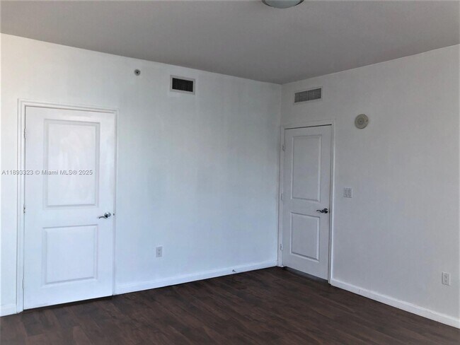 Building Photo - 7900 Harbor Island Dr