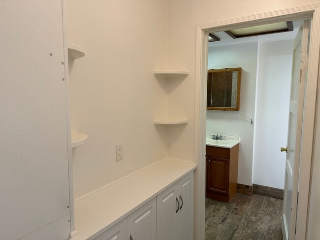 Building Photo - L0016 A &amp; B