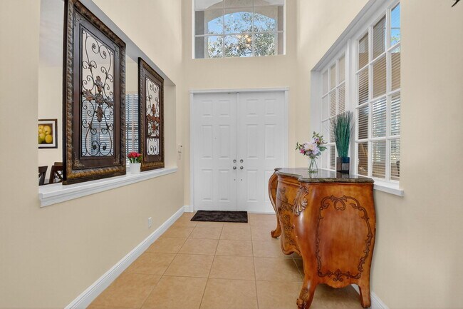 Building Photo - 9826 Vía Amati