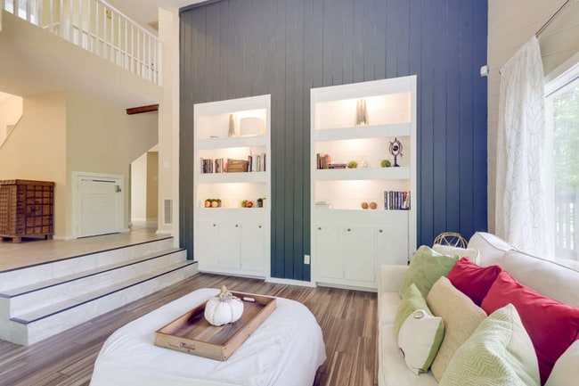 Building Photo - Kerry Lake