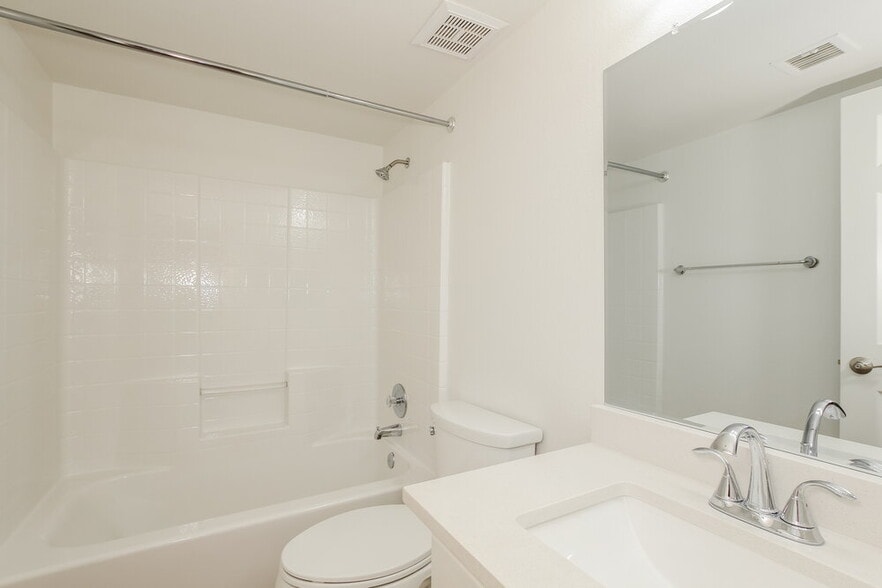 Building Photo - 5203 W Kristal Way