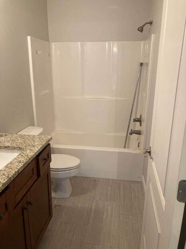 Front Bath - 29 County Road 762