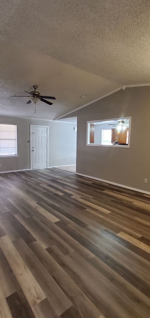 Building Photo - Spacious 3 Bedroom 2 Bath in University Park!