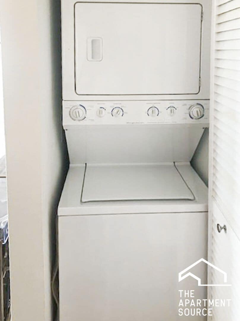 Building Photo - 4861 N Hermitage Ave