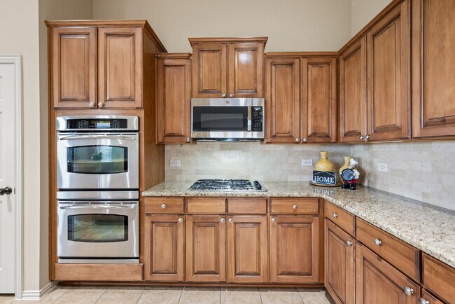 Building Photo - This one checks all the boxes—location, la...