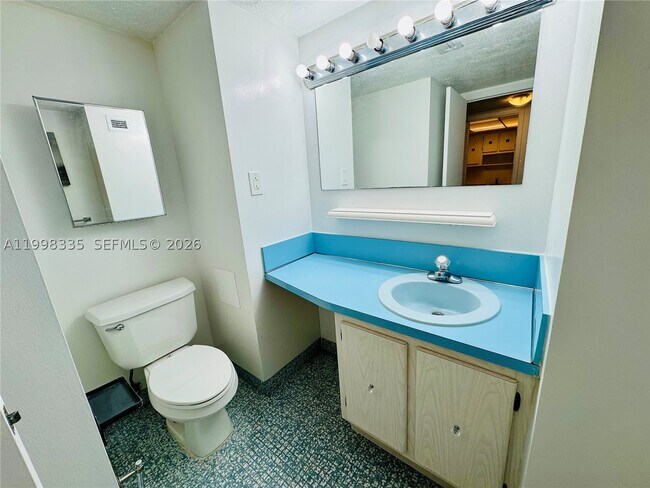 Building Photo - 18011 Biscayne Blvd