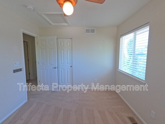 Building Photo - 2215 Harvest St