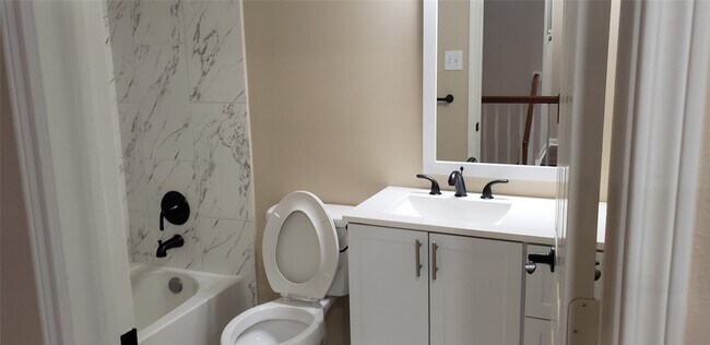 Building Photo - 3839 Landon Park Dr