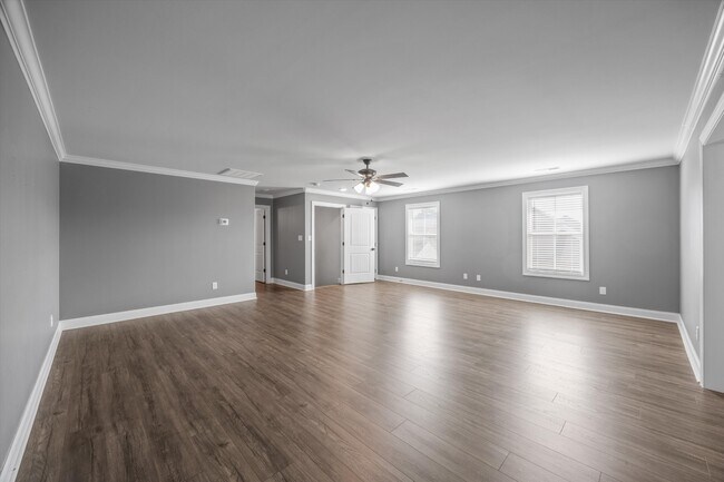 Building Photo - 17050 Stonegate Dr
