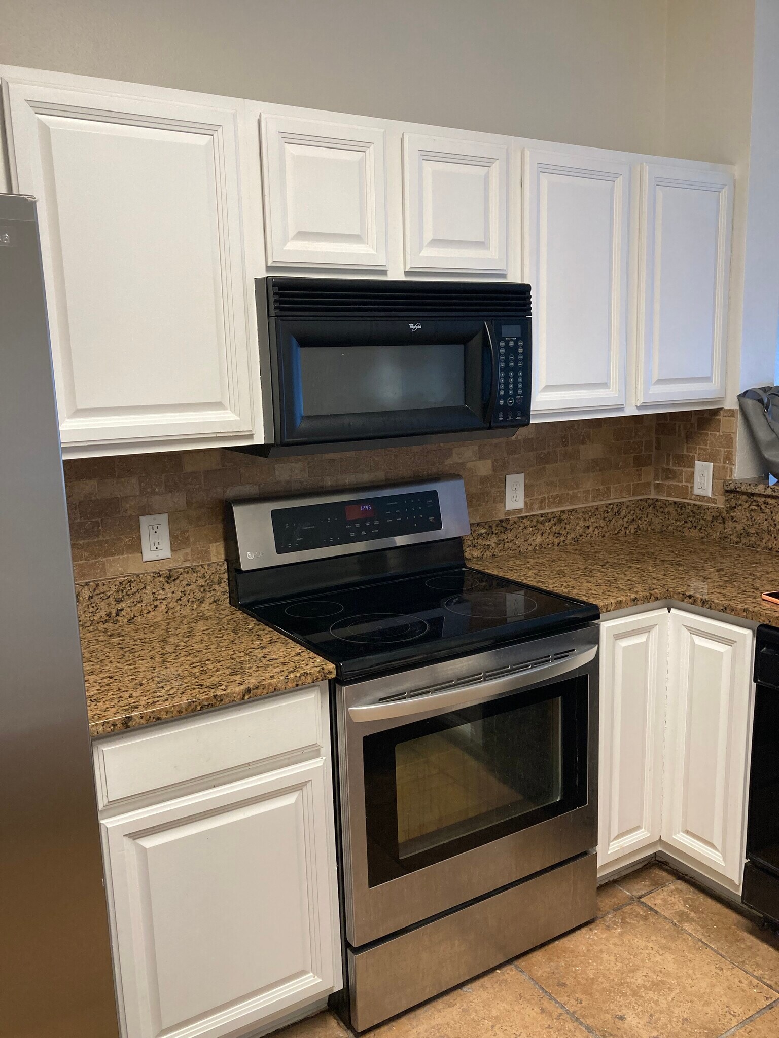 Building Photo - 421 Scrub Jay Dr