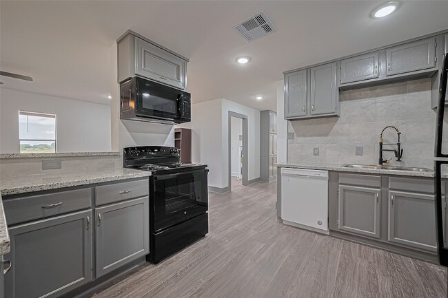Building Photo - 22334 FM 762 Rd