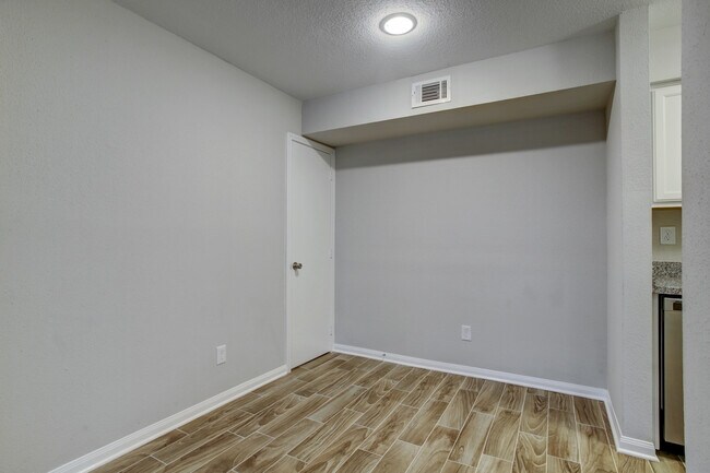 Dining nook - view without furniture. - 1880 White Oak Dr. Apt 119