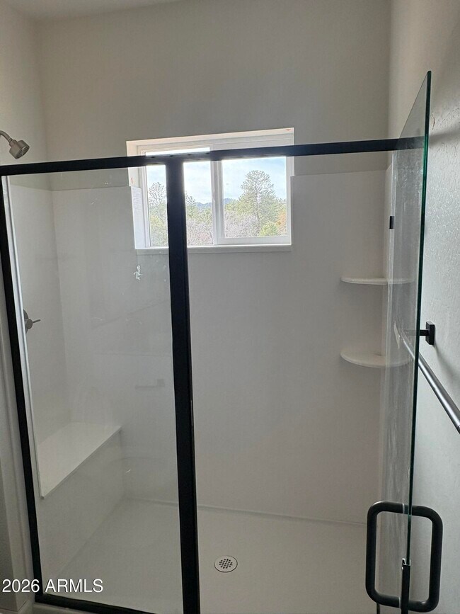 Building Photo - 561 Sally Ln