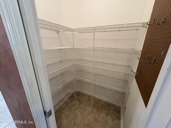 Building Photo - 585 Golden Links Dr