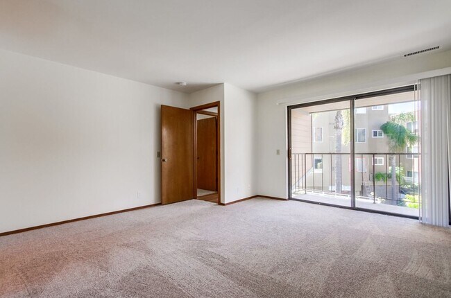 Building Photo - Prime Carlsbad Location - Available Now!