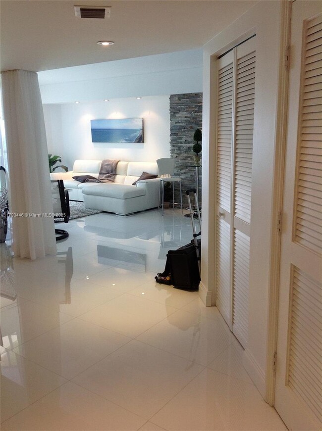 Building Photo - 16699 Collins Ave