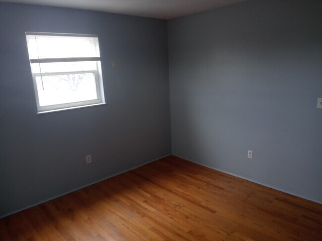 Building Photo - 5886 Shadymist Ln