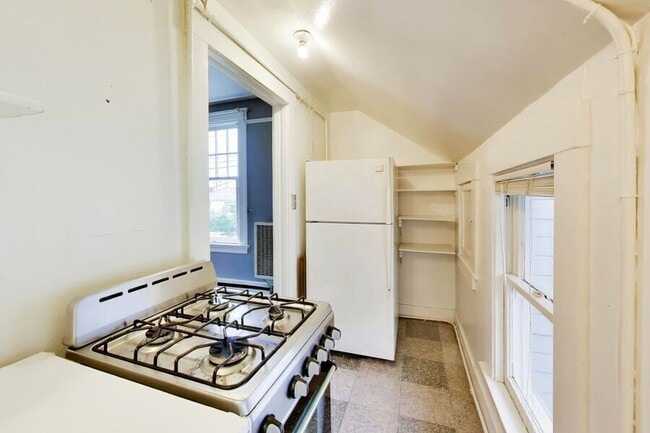 Building Photo - 329 N Ellsworth Ave