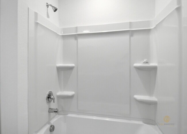 Building Photo - "Spacious 4-Bedroom Retreat with 2.5 Baths in Beautiful San Antonio!"