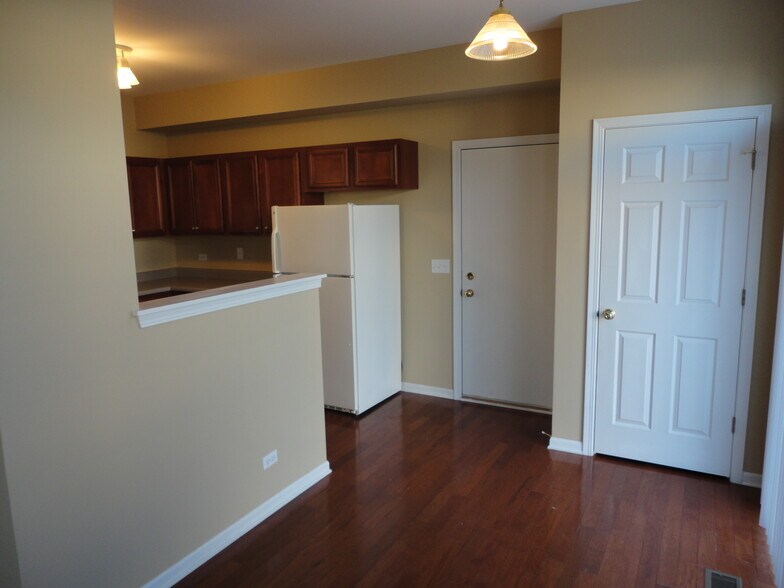 Building Photo - 1825 Bluestem Cir