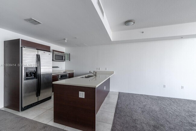 Building Photo - 1900 N Bayshore Dr