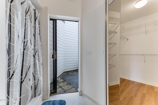 Building Photo - 121 Bob White Ct