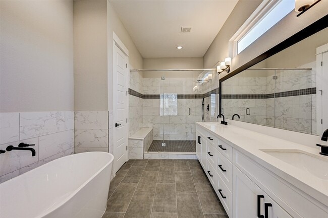 Building Photo - 1302 W 24th St