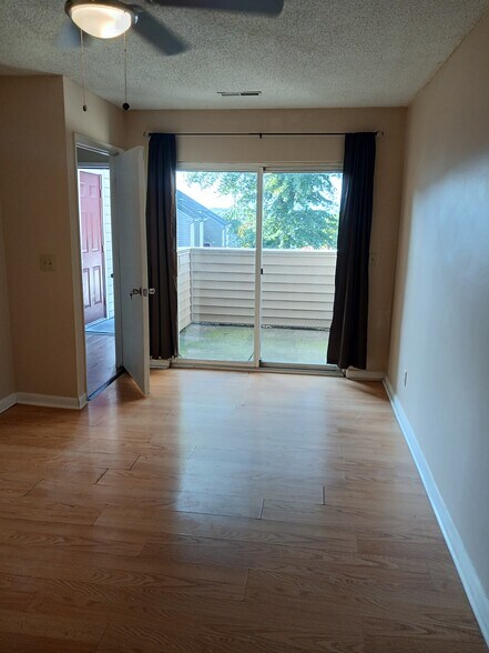 Building Photo - 1346 Bradley Dr