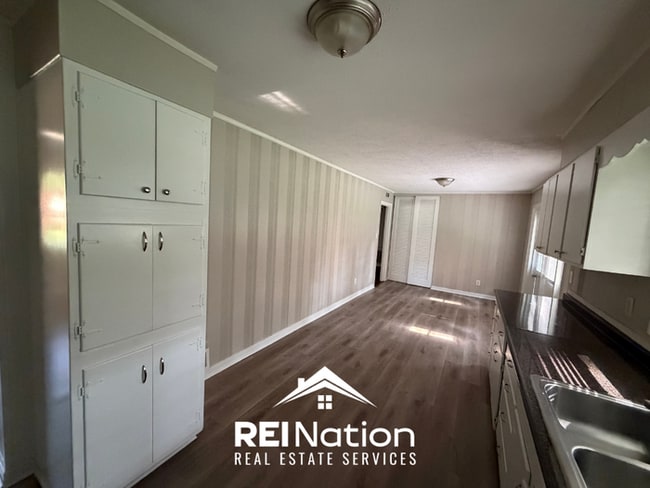 Building Photo - 3BR/2BA Center Point Rental with Hardwood Floors Throughout & Fenced Backyard