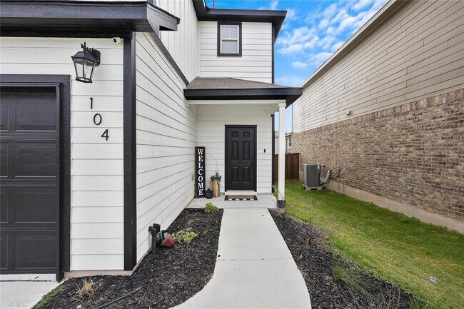 Building Photo - 104 Hellfighters Wy