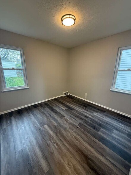 Building Photo - 27190 Zeman Ave
